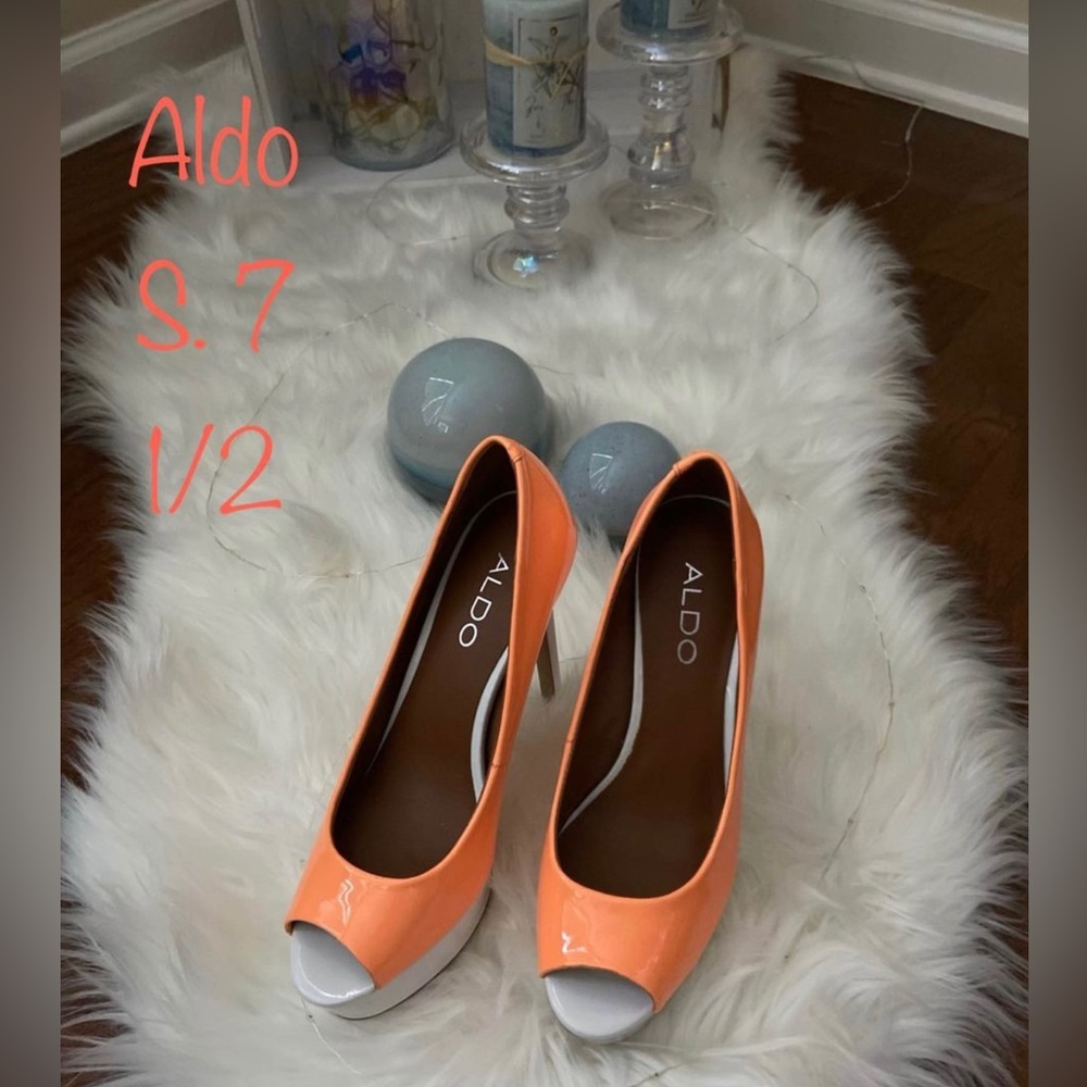 Spectacular shoe, size 8, have not been used. Orange and white color.